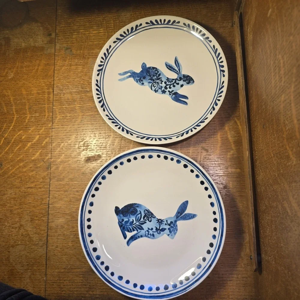 Set‎ of 2 Potter's Studio Rabbit Salad Plate Bunny Hare Easter Blue White 8.5